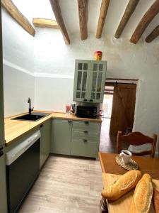 Kuhinja oz. manjša kuhinja v nastanitvi Casa Las Cuadras 2
