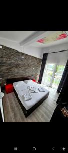Кровать или кровати в номере Casa Wanted Orsova +72 фотографии