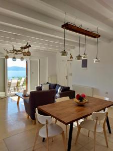 a living room with a table and a couch at Villa Tramonto in Lévki