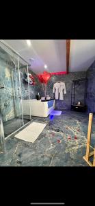 Afbeelding uit fotogalerij van La Dream Night in Pontault-Combault