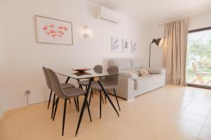 Istumisnurk majutusasutuses Seacoast Retreat with Pool and Beach Access by Drago Rentals