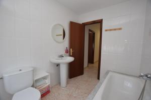 Et badeværelse på Apartamento Mar Muxia + 21 billeder