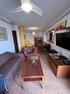a living room with a couch and a coffee table at Apartamento Zahara in Zahara de los Atunes