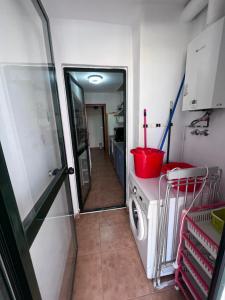 a laundry room with a washing machine and a washer at Apartamento Zahara in Zahara de los Atunes