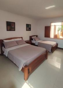 A bed or beds in a room at Casa Hotel San Rafael Armenia piso 1