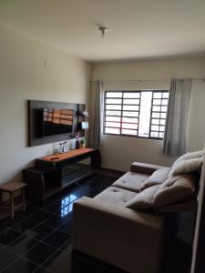 a living room with a couch and a table at Casa Bela Vista da Serra da canastra in São Roque de Minas