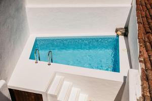an overhead view of a swimming pool in a house at Casa do Sossego Monsaraz in Monsaraz