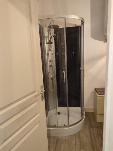 Ένα μπάνιο στο Chez Paulette