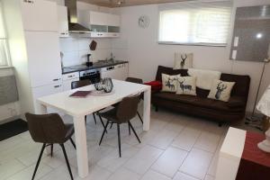 Kuchyň nebo kuchyňský kout v ubytování Ferienhaus Beerberg