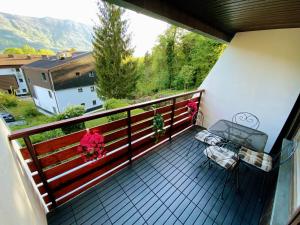 balcone con vista sulle montagne di Cozy Apartment Bovec a Bovec