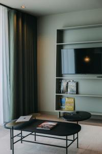 a living room with a coffee table and a flat screen tv at Hotels 705 Porto Prime Home in Porto