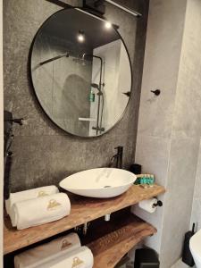 a bathroom with a sink and a large mirror at Beskidylla in Ustroń