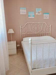 A bed or beds in a room at La casa di Ieia