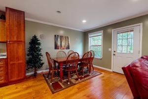 Χώρος καθιστικού στο Baskins Creek Hideaway