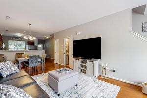 Fotografie z fotogalerie ubytování Farmhouse v destinaci Winston-Salem