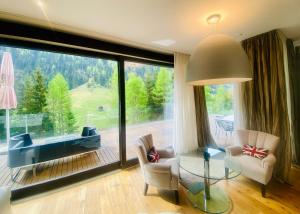 Posezení v ubytování Schooren des Alpes Luxury Penthouses & Apartments with SPA & Pools close Ischgl