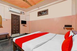Llit o llits en una habitació de OYO Flagship Vikash Palace