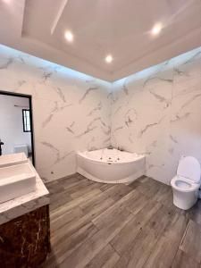 Kylpyhuone majoituspaikassa Luxe Villa
