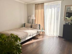 En eller flere senge i et værelse på Apartament Gdynia Park 1