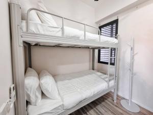 Postel nebo postele na pokoji v ubytování Cozy 3BR -2-8pax- 65 TV near MidValley-Pavilion 2 + 21 fotografií