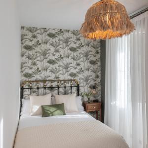 A bed or beds in a room at Casa Tarrío con Piscina - Santiago de Compostela