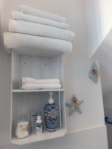 a pile of towels on a shelf in a bathroom at Acasadelpescatore in San Benedetto del Tronto