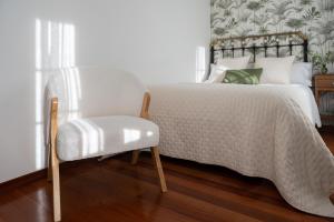 A bed or beds in a room at Casa Tarrío con Piscina - Santiago de Compostela