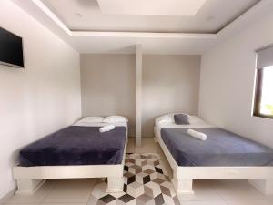 Cama o camas de una habitación en Casa Garitas GuestHouse & Car Rental - Free SJO Airport Shuttle