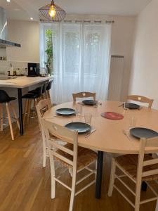 Kuchyňa alebo kuchynka v ubytovaní Appartement du lion + 17 fotografií
