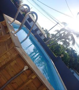 勒莫爾的住宿－Villa aka merlot，度假村的滑梯,带游泳池