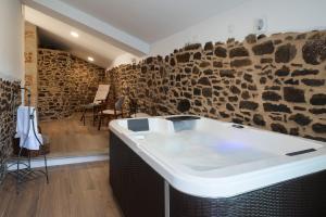 A bathroom at Casa Tarrío con Piscina - Santiago de Compostela