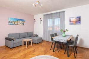 Posedenie v ubytovaní Apartments Lovric with sea view