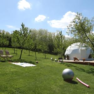 Taman di luar Glamping Beograd