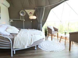 Katil atau katil-katil dalam bilik di Glamping Beograd