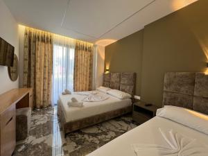 Postel nebo postele na pokoji v ubytování Poseidon Hotel 2 Ksamil