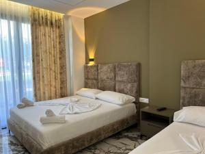 Postel nebo postele na pokoji v ubytování Poseidon Hotel 2 Ksamil