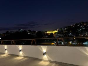 a bridge with lights on it at night at Suite Família Cristais do Vale in Teófilo Otoni