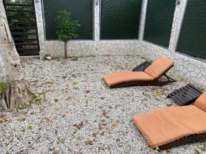 two chairs sitting on top of a pile of gravel at La Casa del Arbol -4bed 3 bath in Puerto Morelos