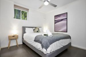 a bedroom with a bed and a ceiling fan at Modern Beach House - Dromana in Mornington