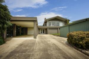 an empty driveway in front of a house at Modern Beach House - Dromana in Mornington