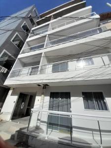 Το κτήριο όπου στεγάζεται  το διαμέρισμα