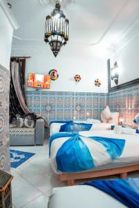 Postel nebo postele na pokoji v ubytování DAR CHEFCHAOUEN