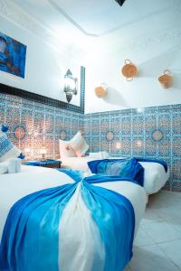 Ένα ή περισσότερα κρεβάτια σε δωμάτιο στο DAR CHEFCHAOUEN