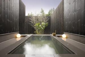 Bazén v ubytování Karuizawa Hotel Longing House nebo v jeho okolí