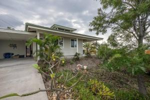 Κήπος έξω από το The Pineapple Express Hot Tub Volcano 65 Mi Away