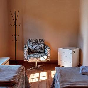 a bedroom with a chair and a dresser in it at Casinha Verde in Passa Quatro