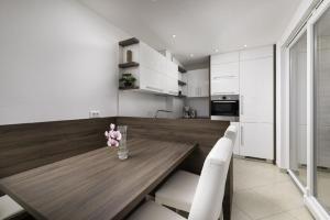 Η κουζίνα ή μικρή κουζίνα στο Ferienwohnung für 5 Personen ca 65 qm in Uvala Soline, Kvarner Bucht Krk