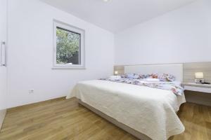 Ένα ή περισσότερα κρεβάτια σε δωμάτιο στο Ferienwohnung für 5 Personen ca 65 qm in Uvala Soline, Kvarner Bucht Krk +14 φωτογραφίες