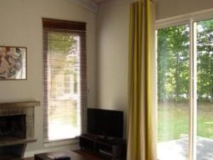 Imagen de la galería de Maison lumineuse avec jardin privatif, proche châteaux de la Loire, tennis gratuit et charme historique - FR-1-581-69, en Châteaudun