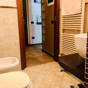 Bilik mandi di Residence Bergamo Easy Airport pvt parking
